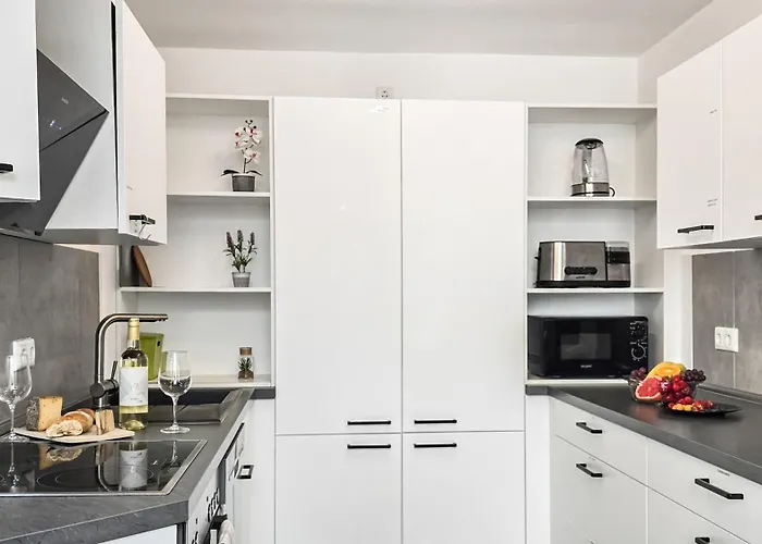 4 Schlafzimmer, Wintergarten & Terrasse & Parkplatz, Nahe Hbf ビーレフェルト