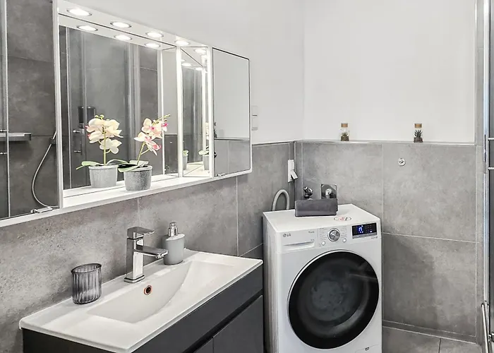 4 Schlafzimmer, Wintergarten & Terrasse & Parkplatz, Nahe Hbf * Bielefeld