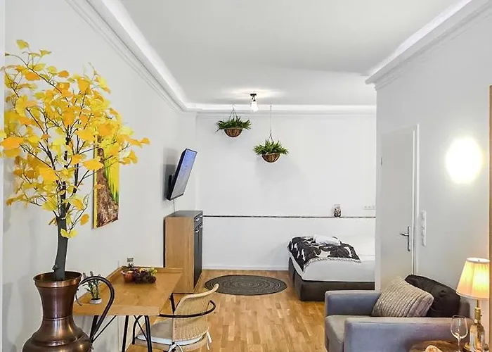 4 Schlafzimmer, Wintergarten & Terrasse & Parkplatz, Nahe Hbf - Nuju Pansiyon