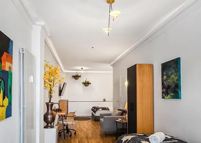 Pansiyon 4 Schlafzimmer, Wintergarten & Terrasse & Parkplatz, Nahe Hbf - Nuju *