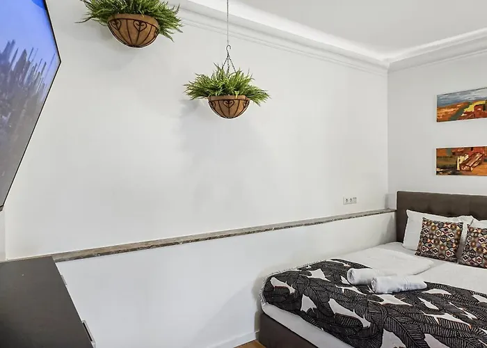 4 Schlafzimmer, Wintergarten & Terrasse & Parkplatz, Nahe Hbf - Nuju Pansiyon Bielefeld