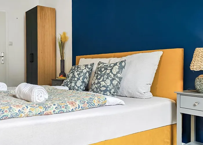 ホームステイ 4 Schlafzimmer, Wintergarten & Terrasse & Parkplatz, Nahe Hbf ビーレフェルト