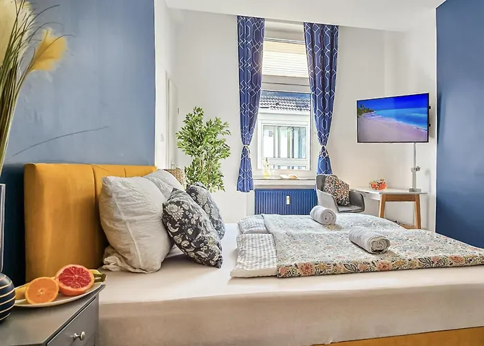 Pansiyon 4 Schlafzimmer, Wintergarten & Terrasse & Parkplatz, Nahe Hbf - Nuju
