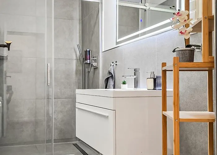 4 Schlafzimmer, Wintergarten & Terrasse & Parkplatz, Nahe Hbf - Nuju Pansiyon *