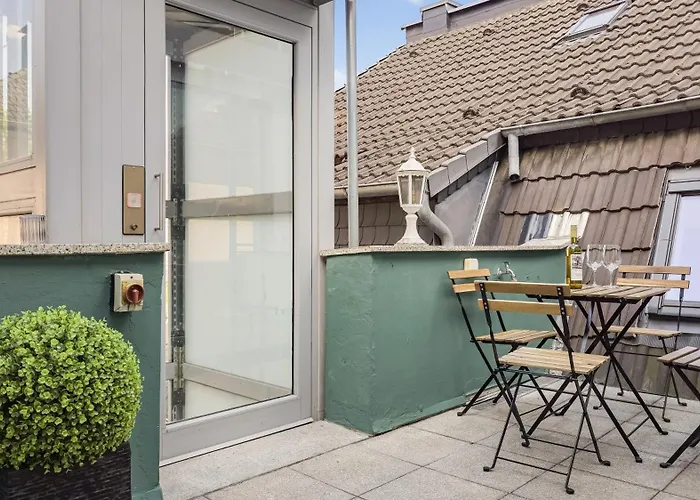 4 Schlafzimmer, Wintergarten & Terrasse & Parkplatz, Nahe Hbf - Nuju *