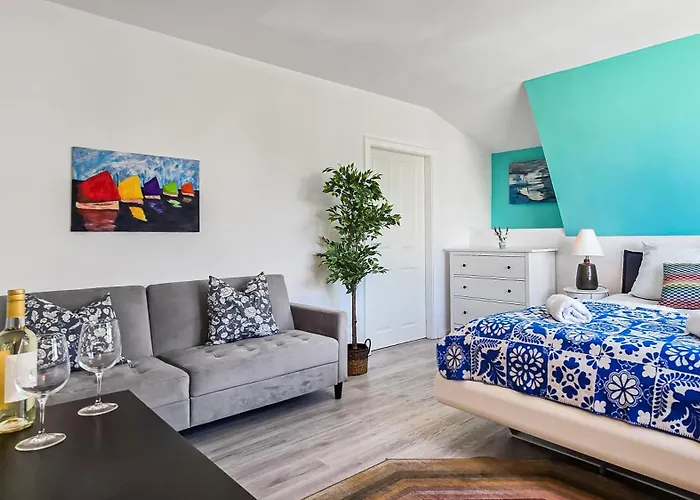 4 Schlafzimmer, Wintergarten & Terrasse & Parkplatz, Nahe Hbf ホームステイ *