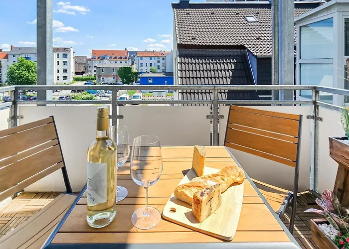 4 Schlafzimmer, Wintergarten & Terrasse & Parkplatz, Nahe Hbf * ビーレフェルト