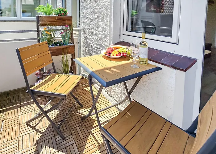4 Schlafzimmer, Wintergarten & Terrasse & Parkplatz, Nahe Hbf - Nuju Pansiyon